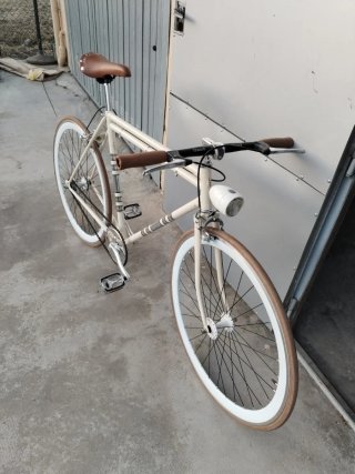 Bici scatto fisso beige