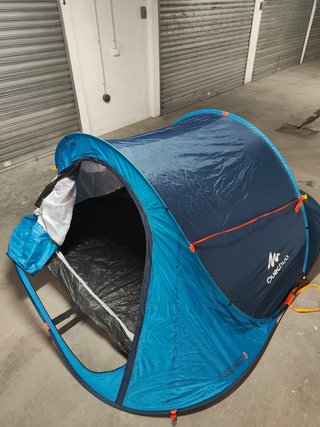Tienda de campaña Quechua azul