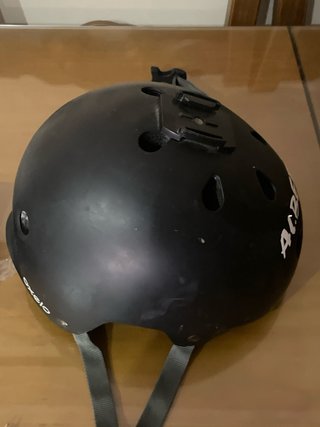 Bicicleta BMX con casco