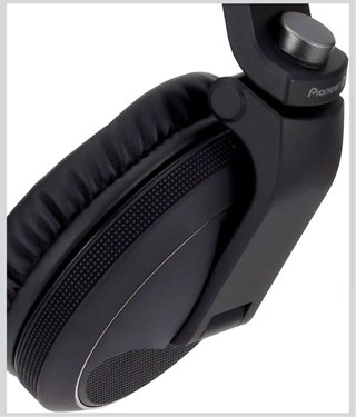 Auriculares Pioneer DJ HDJ-X5-K Negros en su caja.