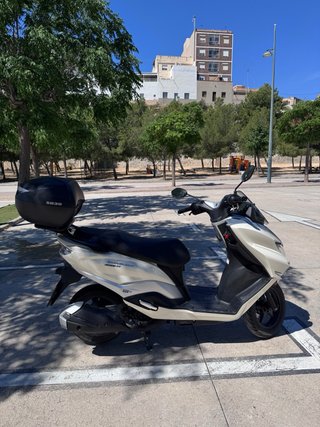 Suzuki Burgman Street EX 125 Scooter