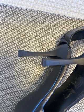 Zapatos negros atados al tobillo