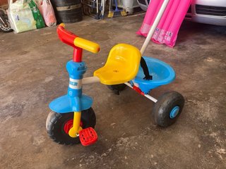 Triciclo Feber Infantil 3 colores