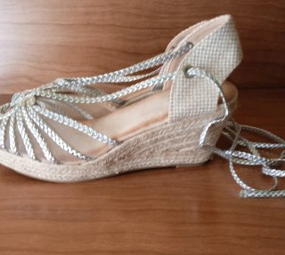 Sandalias WK cuña plateadas Talla 38