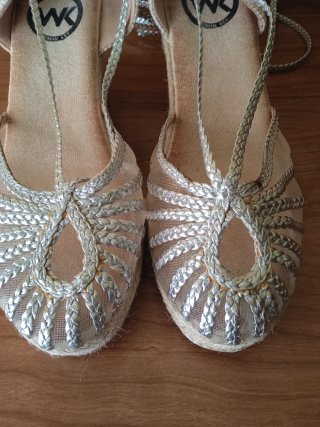 Sandalias WK cuña plateadas Talla 38