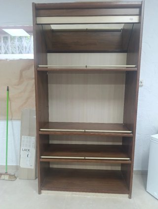 Mueble de madera y metal