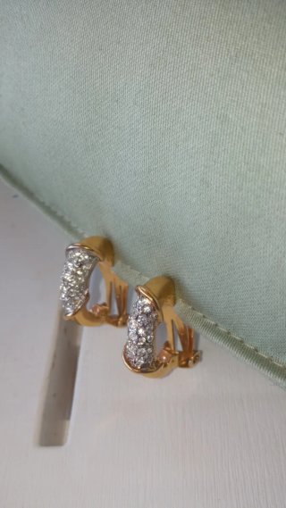 Pendientes dorados con circonitas