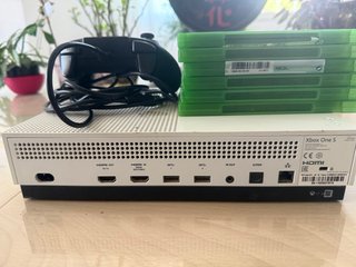 Xbox One S + Controller + 6 Giochi