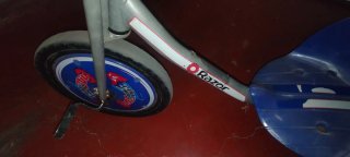 Triciclo Acrobático Razor Azul