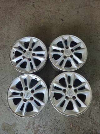 Llantas Hyundai 4uds originales en 15 pulgadas