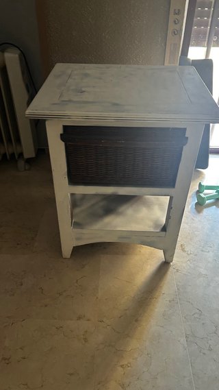 Mesita auxiliar de madera y metal