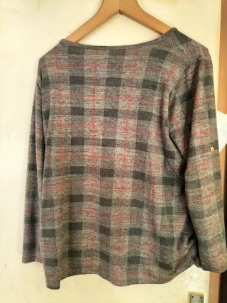 Suéter de cuadros gris y rosa talla XL
