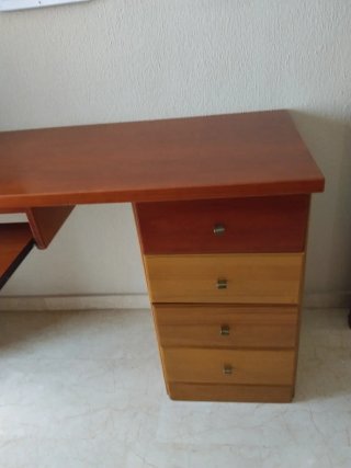 Mesa escritorio madera con balda teclado