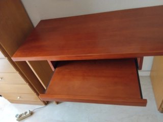 Mesa escritorio madera con balda teclado