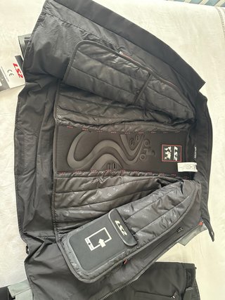 Mono completo Ls2 gris y negro
