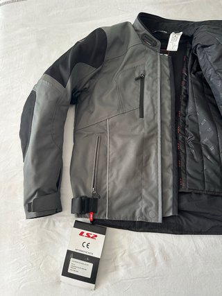 Mono completo Ls2 gris y negro
