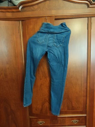 Pantalón vaquero azul de chica