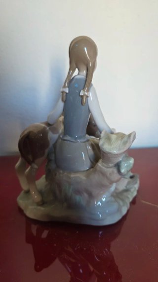 Figura Lladro Niña con Ternero Porcelana