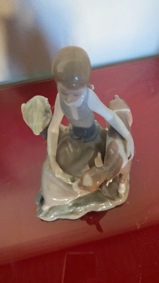 Figura Lladro Niña con Ternero Porcelana