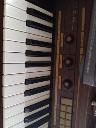 Piano GEM antiguo