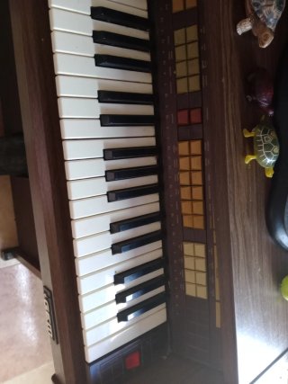 Piano GEM antiguo