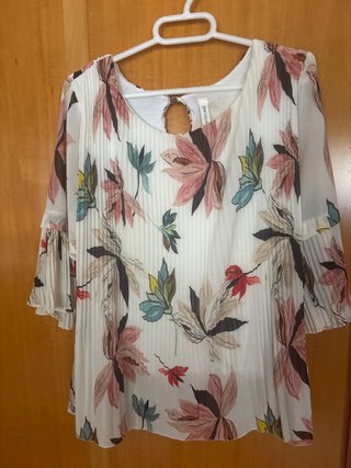 Blusa plisada floral