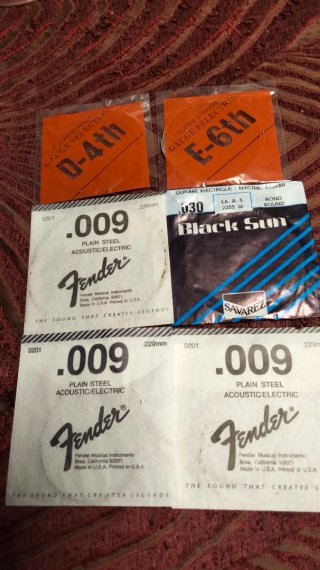 Cuerdas Guitarra Fender y Savarez .009