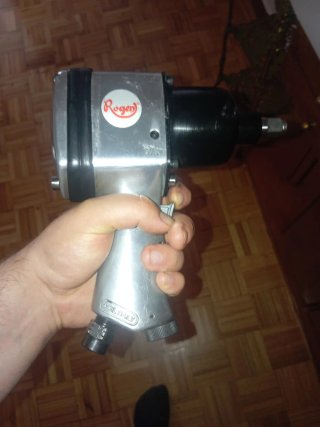 Pistola de impacto con juego de dados