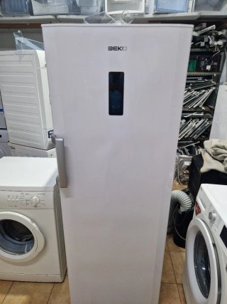 Solo Congelador marca Beko altura 1:70cm .