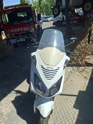 Moto Daelim 125 F1 Maxi Scooter