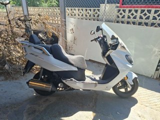 Moto Daelim 125 F1 Maxi Scooter