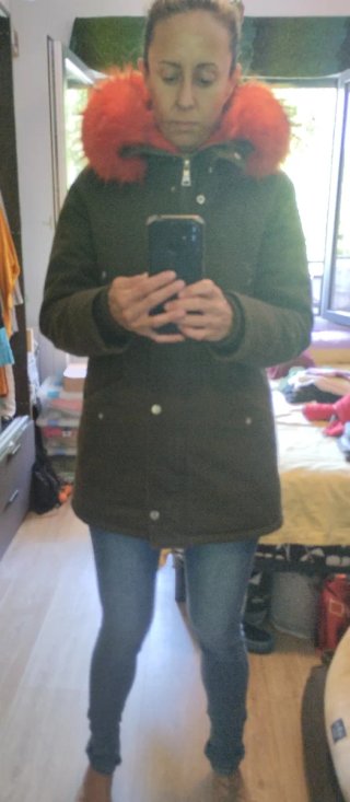 Parka verde forrada con pelo  naranja