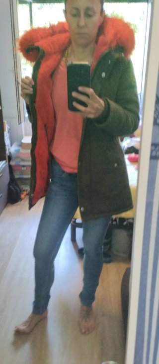 Parka verde forrada con pelo  naranja
