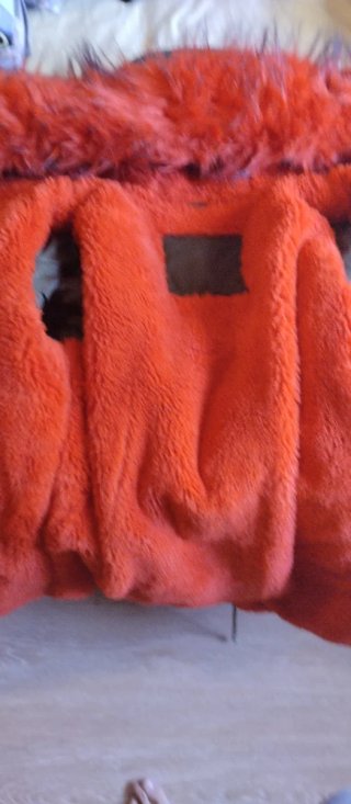 Parka verde forrada con pelo  naranja