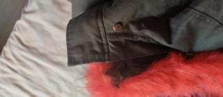 Parka verde forrada con pelo  naranja
