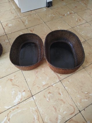 Cestas de mimbre y madera