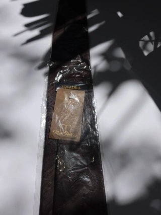 Corbata de rayas marrón