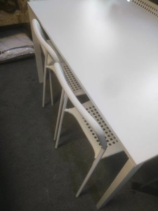 Mesa de comedor blanca