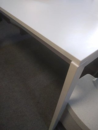 Mesa de comedor blanca