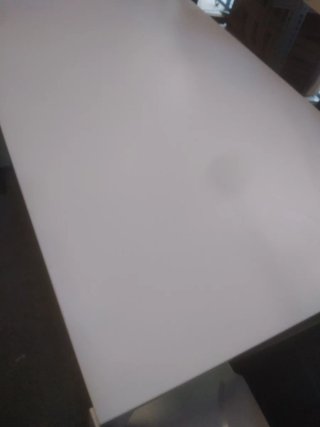 Mesa de comedor blanca