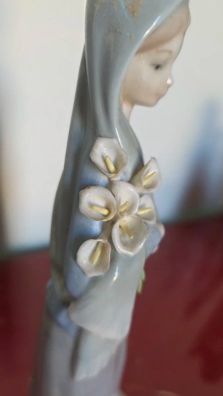 Figura Lladro Niña con Dalias Porcelana