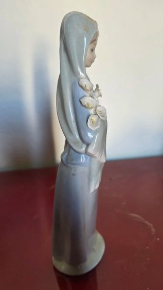 Figura Lladro Niña con Dalias Porcelana