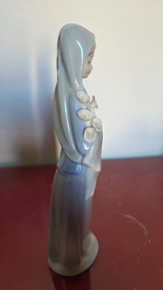 Figura Lladro Niña con Dalias Porcelana