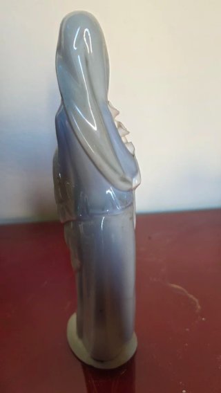 Figura Lladro Niña con Dalias Porcelana