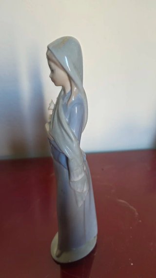 Figura Lladro Niña con Dalias Porcelana