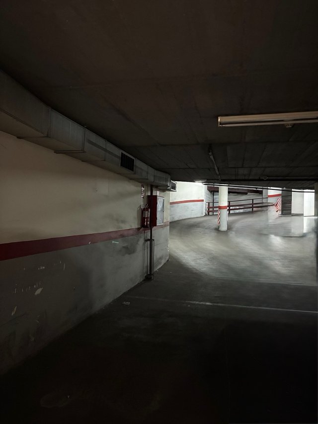 Alquiler de garaje en Via Augusta - Mitre - Imagen 2