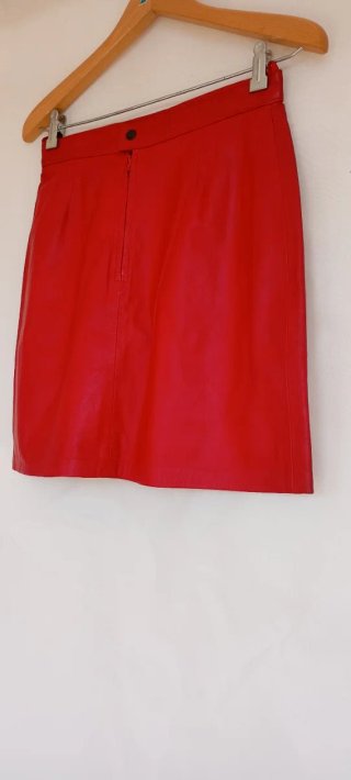 Falda de piel roja mini