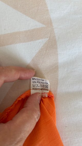 Camisola playera naranja bordada