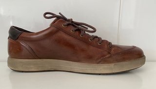 Zapatillas Ecco de cuero marrón