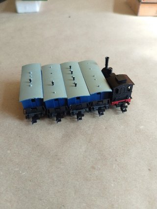 Lote Locomotora y 4 Vagones
